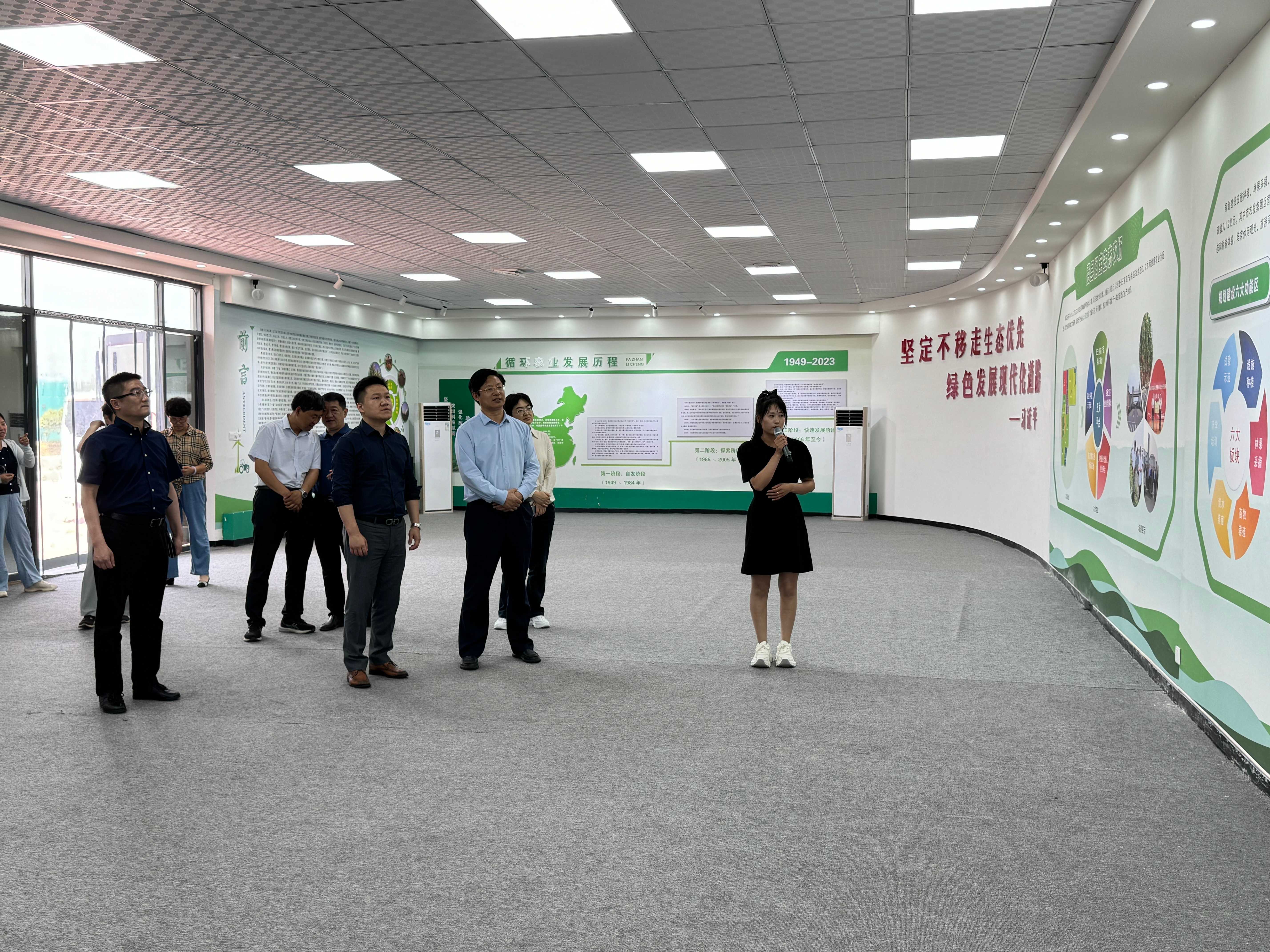 中能灏业考察团图片(1).jpg
